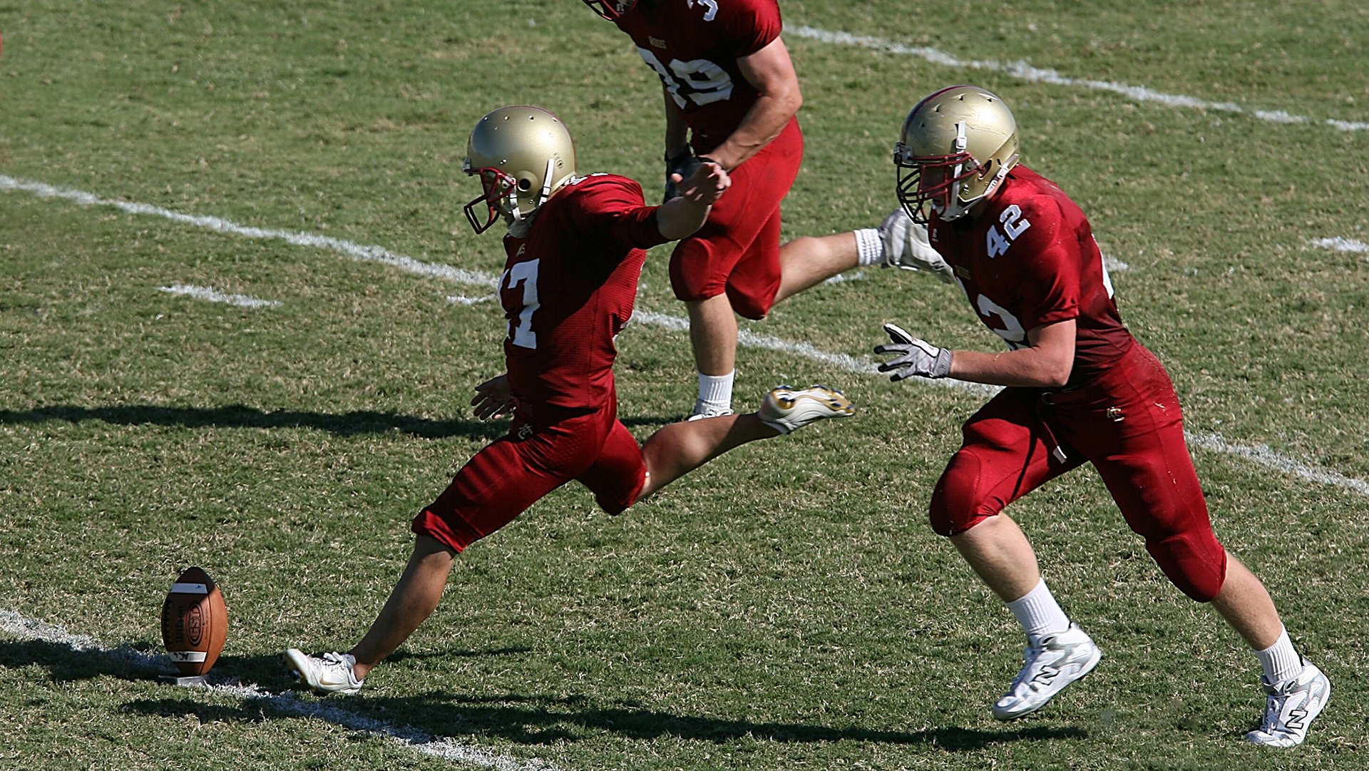 “紧张刺激！终场前的绝杀瞬间，点燃全场”