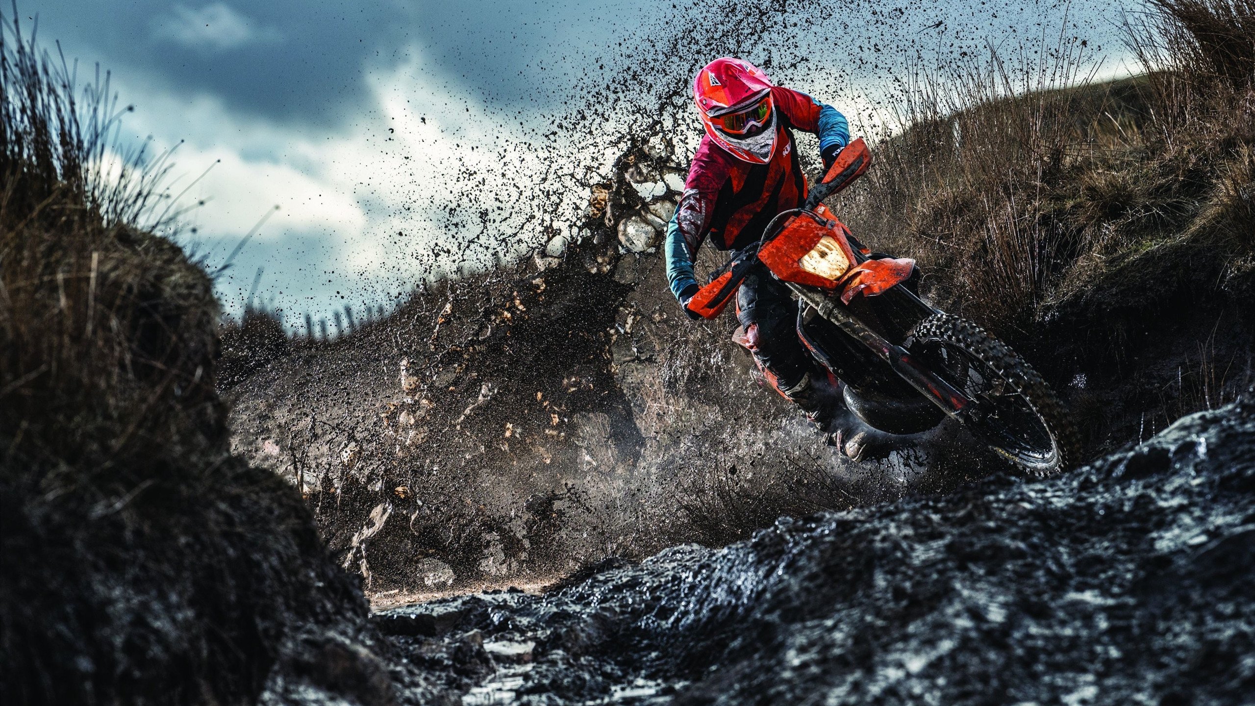 逆境中拼搏的“兵工厂”——他们的故事让人动容，兵工厂哪里有