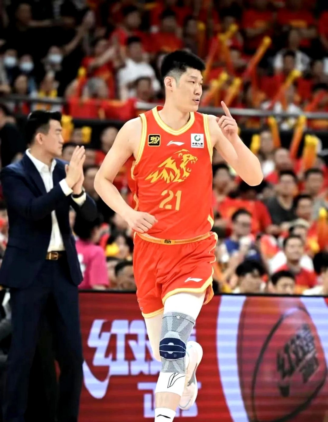 包含胡金秋冲击MVP：广厦队内线核心再进化的词条