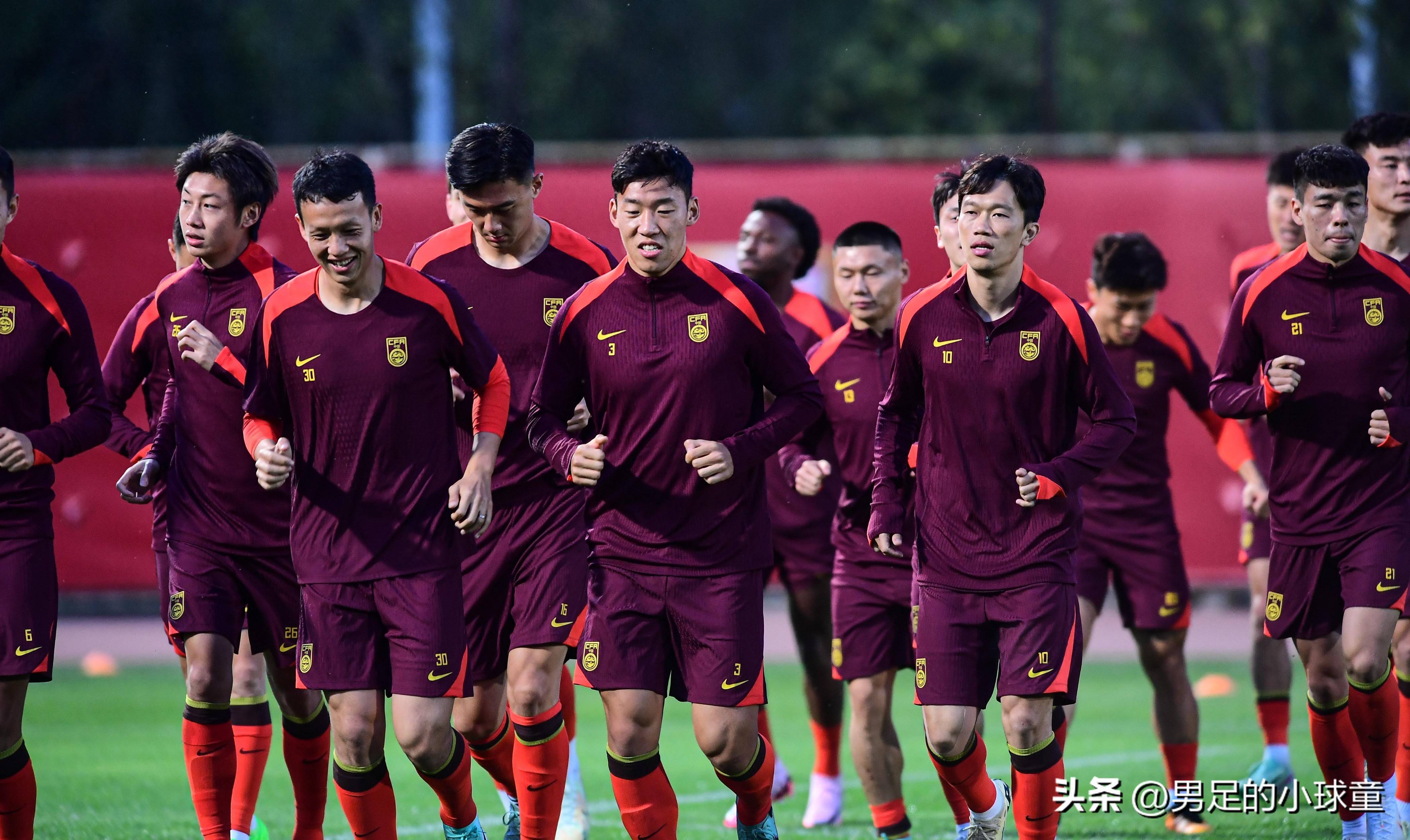 包含国足中前场搭配解析:技术与速度如何平衡?的词条 包含国足中前场搭配解析:技术与速度如何平衡?的词条