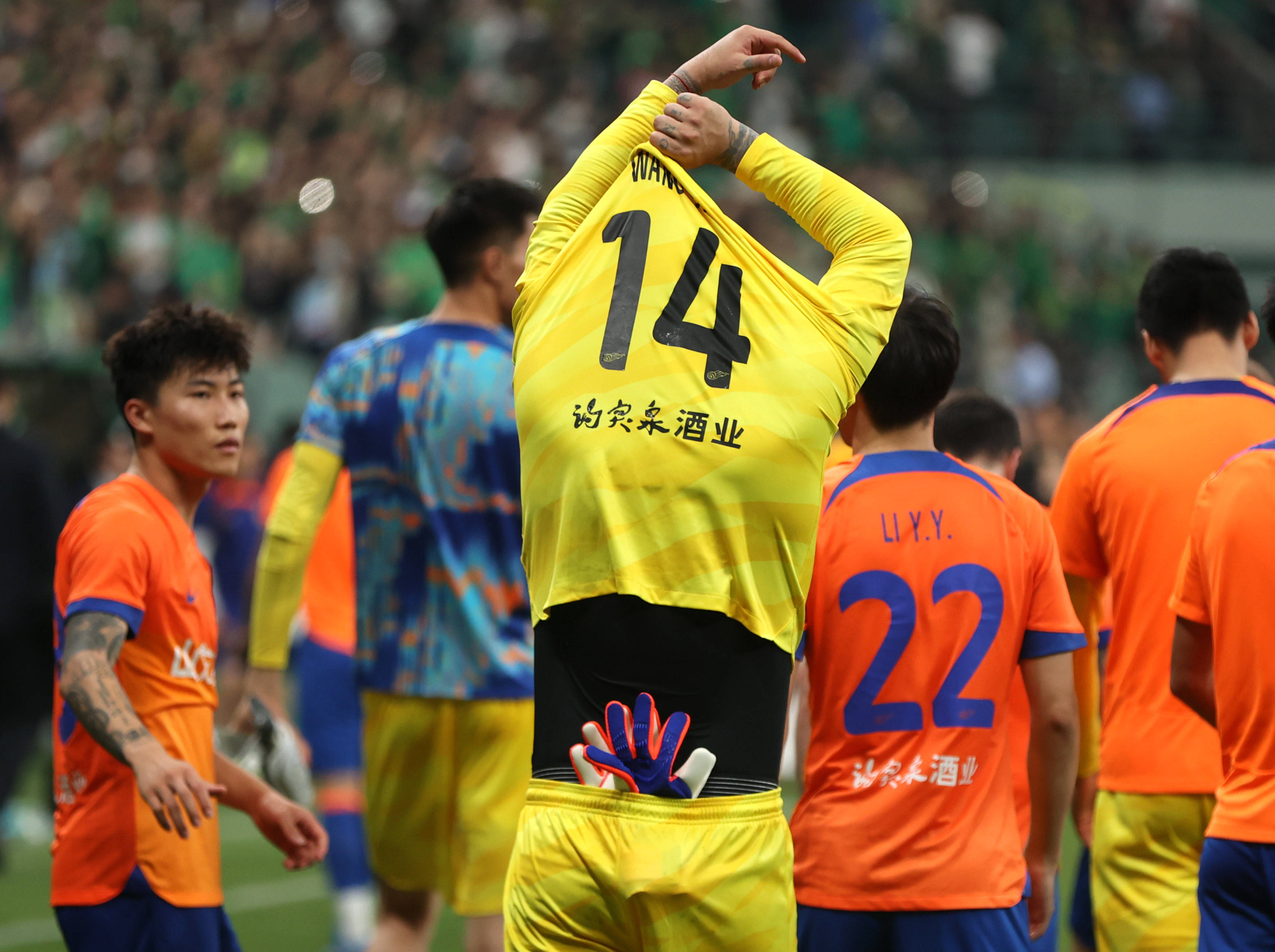 中超新赛季揭幕!上海海港5-1大胜山东泰山的简单介绍 中超新赛季揭幕!上海海港5-1大胜山东泰山的简单介绍