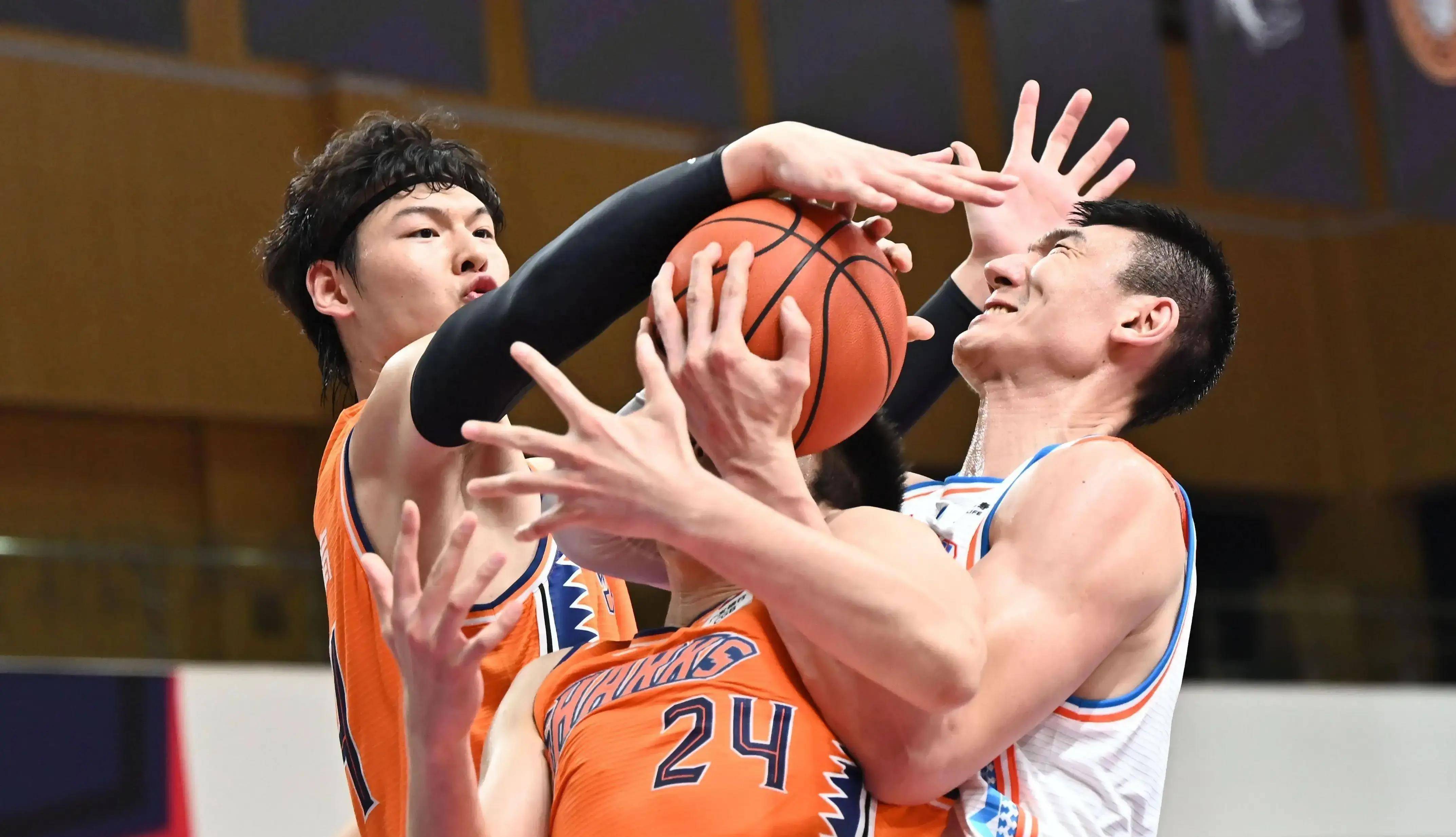 九游体育登录-关于王哲林状态下滑，上海男篮如何调整战术？的信息